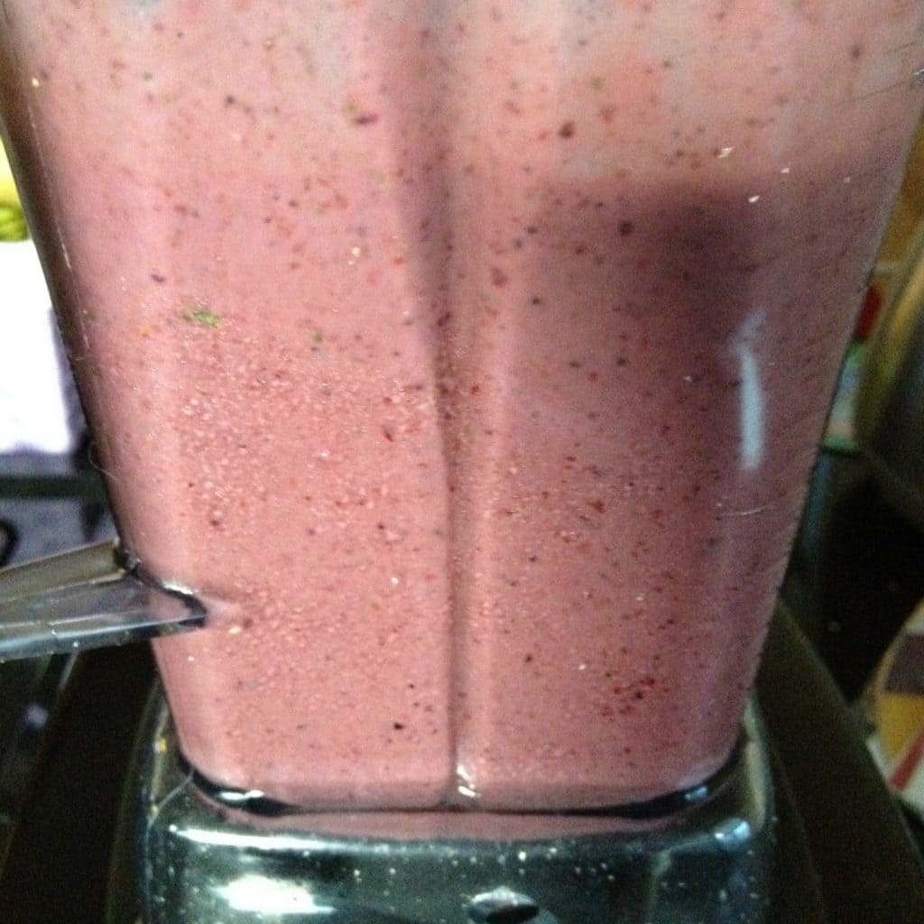 Berry Good Green Smoothie | The Mama Maven Blog #greensmoothie