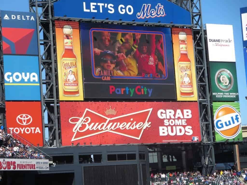 How to Enjoy Major League Baseball with Kids| The Mama Maven Blog #Mets #Metsfamily #baseball #mlb #sports