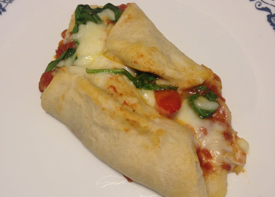 Spinach Red Pepper Pizza Roll Ups | The Mama Maven Blog #kidfriendly #recipes #pizzarollups