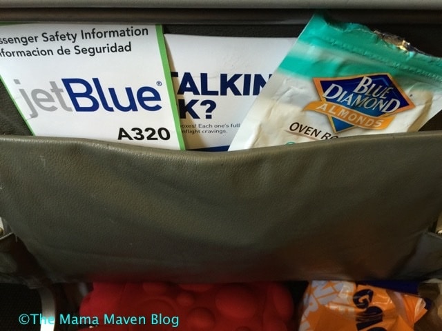 Sea Salt and Dark Chocolate Blue Diamond Almonds – Perfect for Snacking On-The-Go | The Mama Maven Blog @themamamaven 