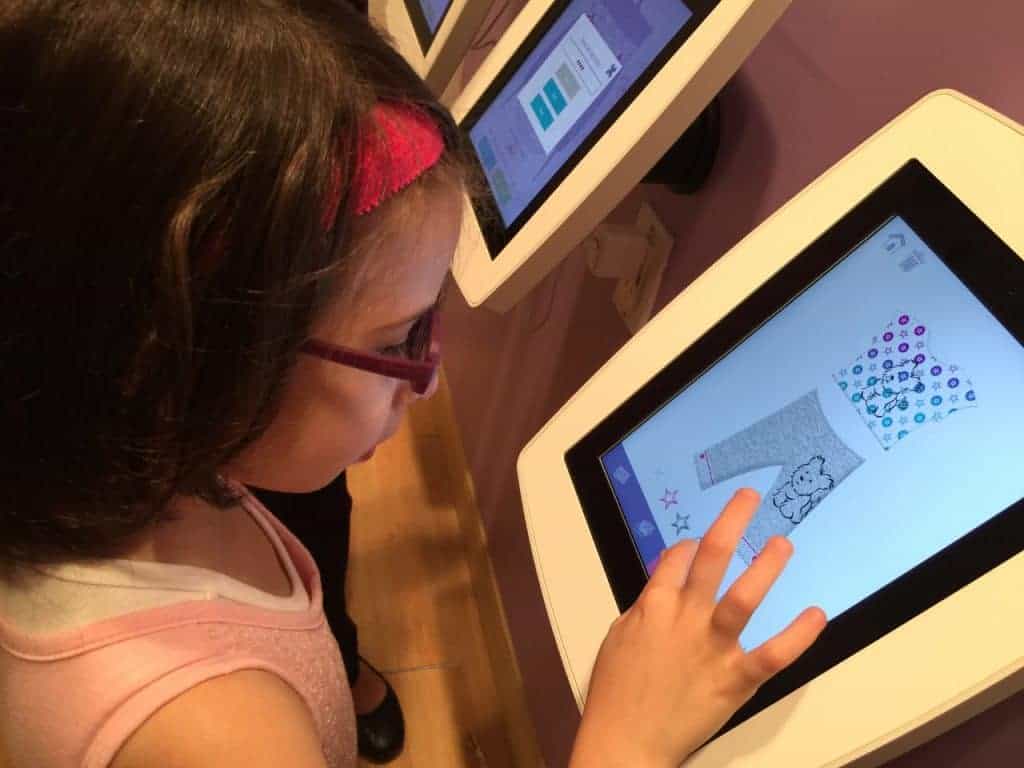 American Girl Truly Me Signature Studio Experience #TrulyMe [VIDEO] #AD @American_Girl | The Mama Maven Blog