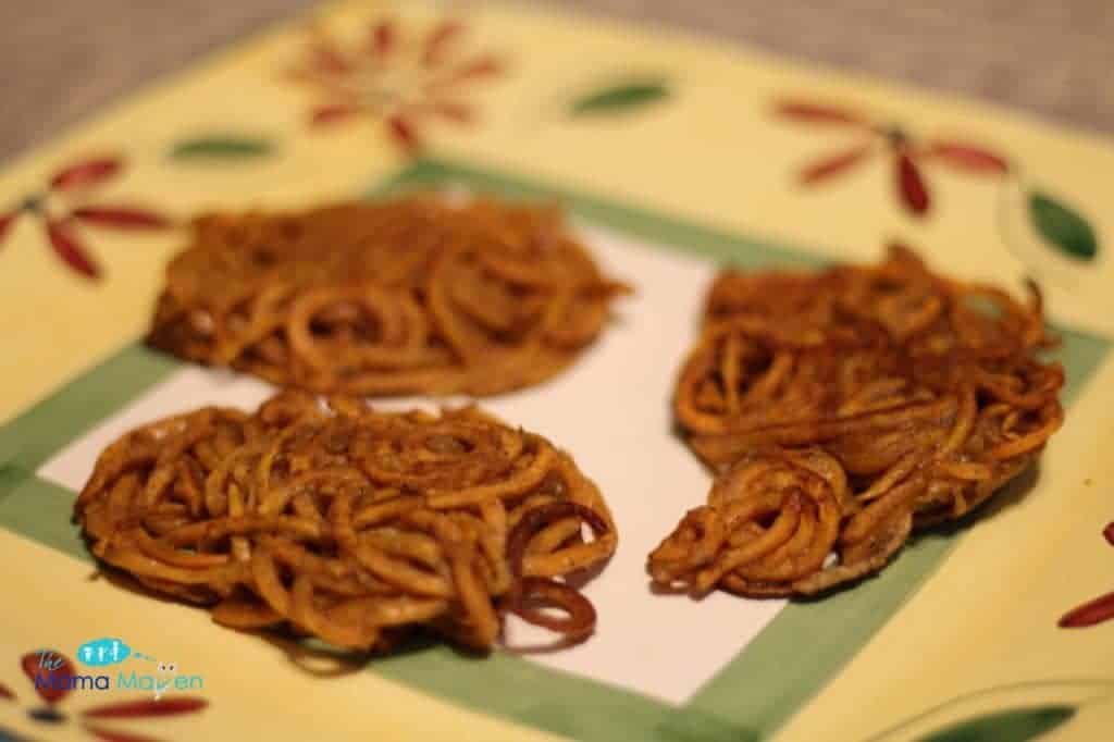 Looking for a sweet latke idea? Make my Spiralized Sweet Potato Latkes (Gluten Free) | The Mama Mama Blog #latkes #spiralized #Hanukkah