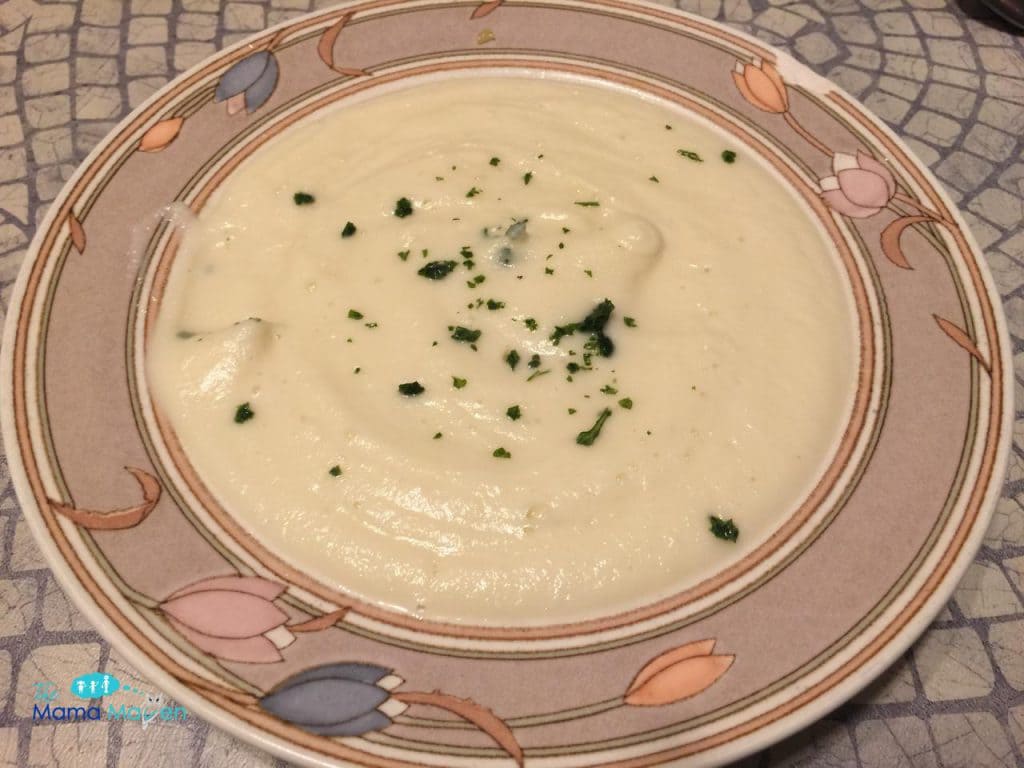 Healthy Creamy Non-Dairy Cauliflower Soup @themamamaven