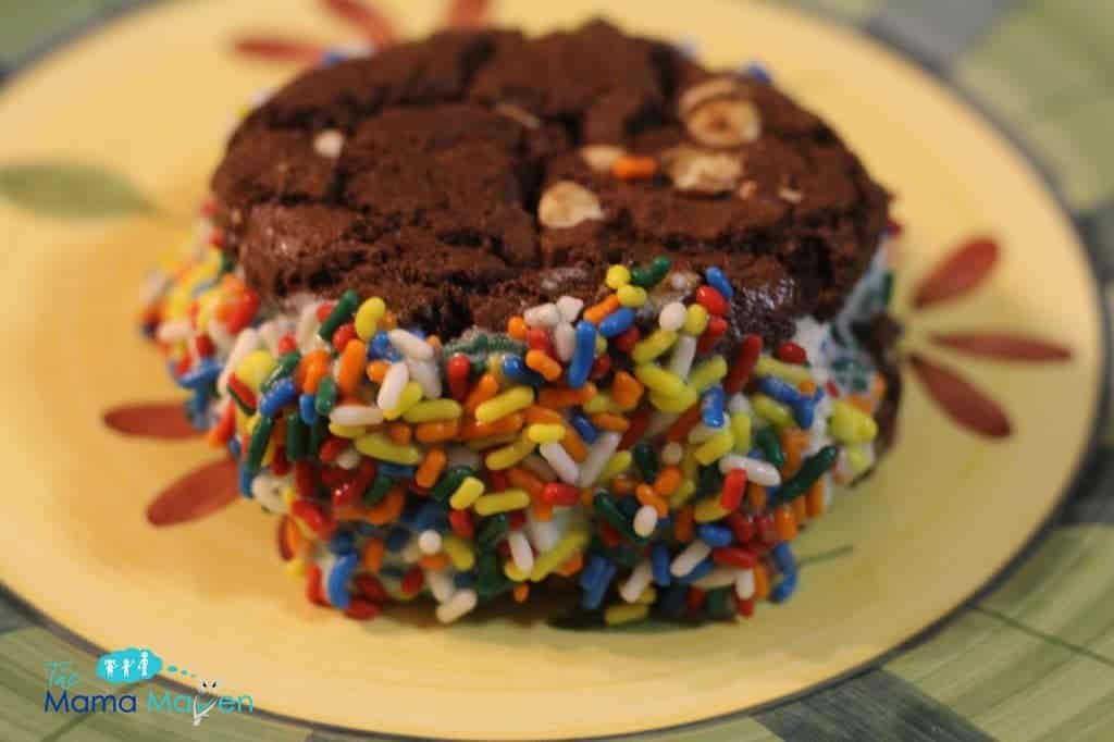 Kid-friendly Entertaining Idea: DIY Ice Cream Sandwiches #AD | The Mama Maven Blog