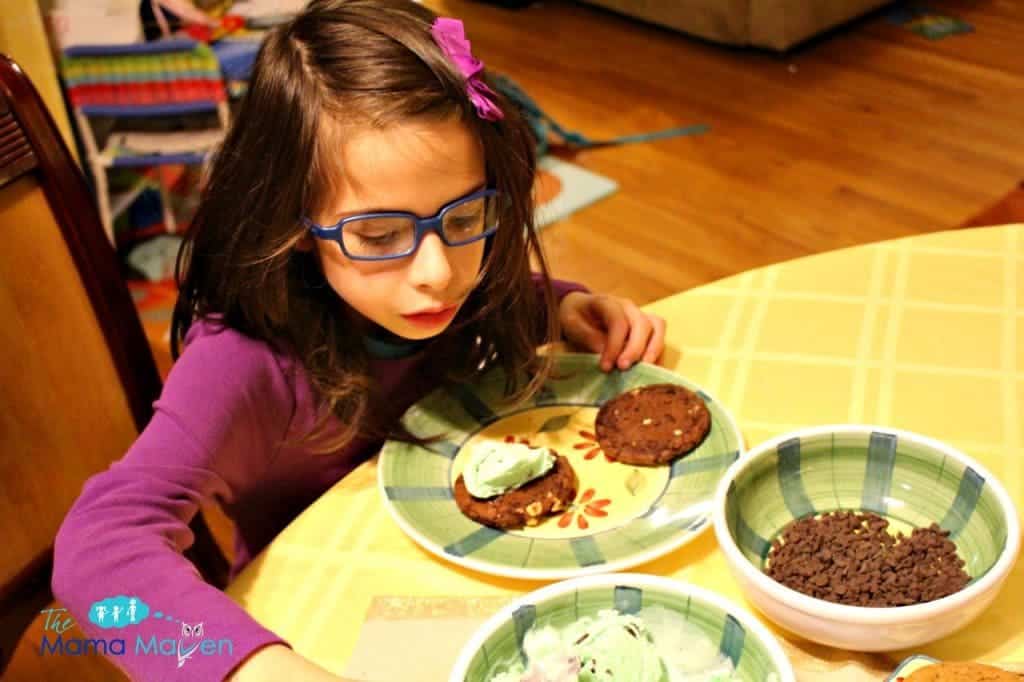 Kid-friendly Entertaining Idea: DIY Ice Cream Sandwiches #AD | The Mama Maven Blog