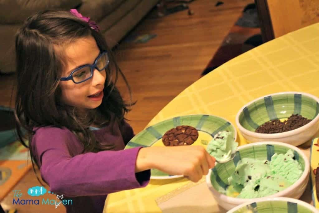 Kid-friendly Entertaining Idea: DIY Ice Cream Sandwiches #AD | The Mama Maven Blog