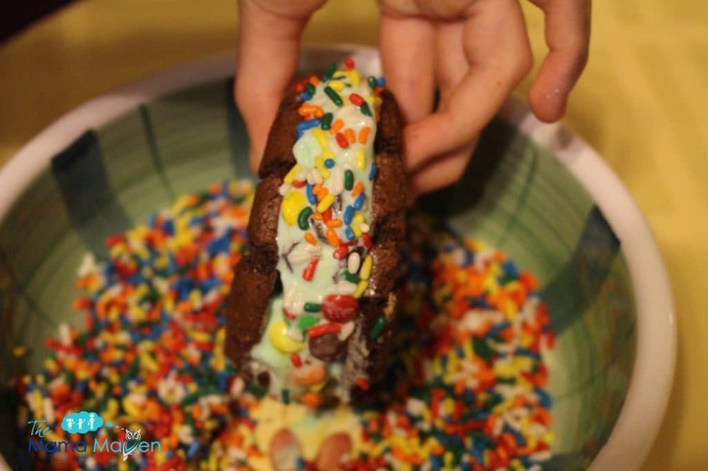 Kid-friendly Entertaining Idea: DIY Ice Cream Sandwiches #AD | The Mama Maven Blog
