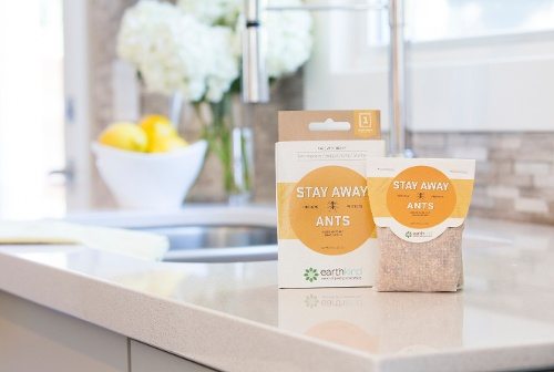 Stay Away Pouches from EarthKind: The Natural Way to Get Rid of Household Pests | The Mama Maven Blog