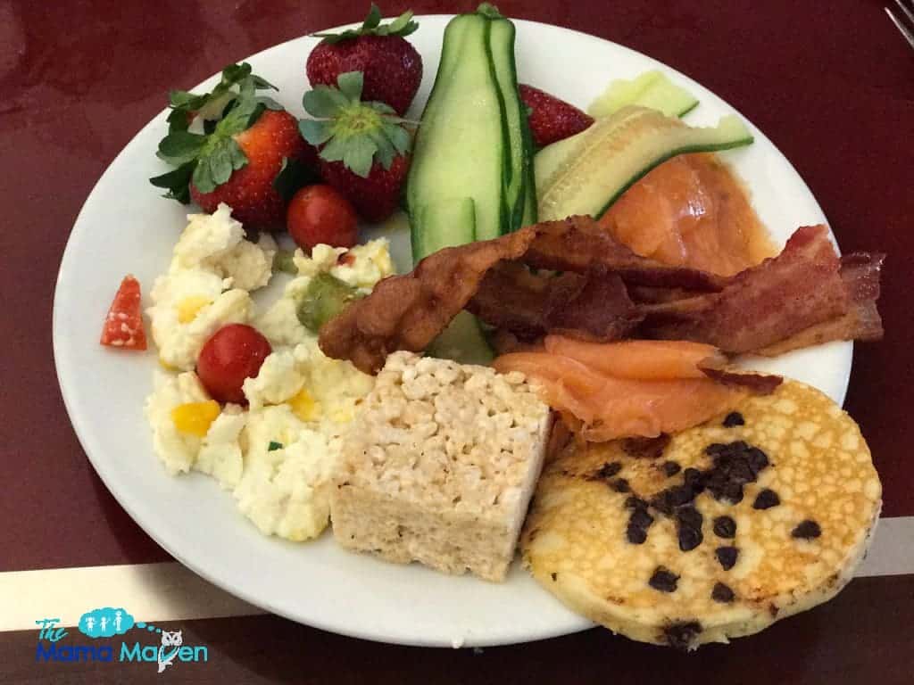 Chef Mickey's Character Meal Breakfast at Disney World | The Mama Maven Blog