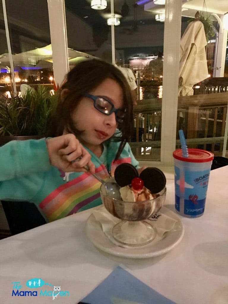  While we didn't eat dessert, the kid's meals came with a sundae