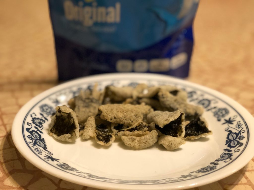 Awesome Low Carb Snacks: Seasnax Organic Roasted Seaweed Snack and Chomperz Crackers | The Mama Maven Blog