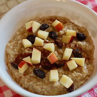 Easy Instant Pot Apple Cinnamon Steel Cut Oatmeal | The Mama Maven Blog