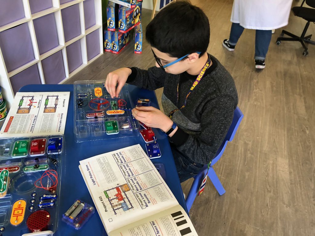 Mad Scientist STEM Birthday Party with Mad Science of NYC and Westchester | The Mama Maven Blog