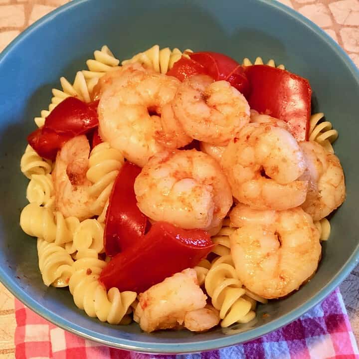 Easy Weeknight Dinner: Ginger Garlic Shrimp and Red Pepper Pasta