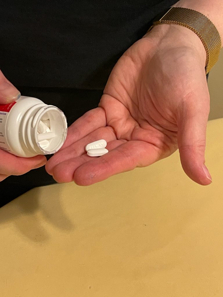Acetaminophen in hand 1