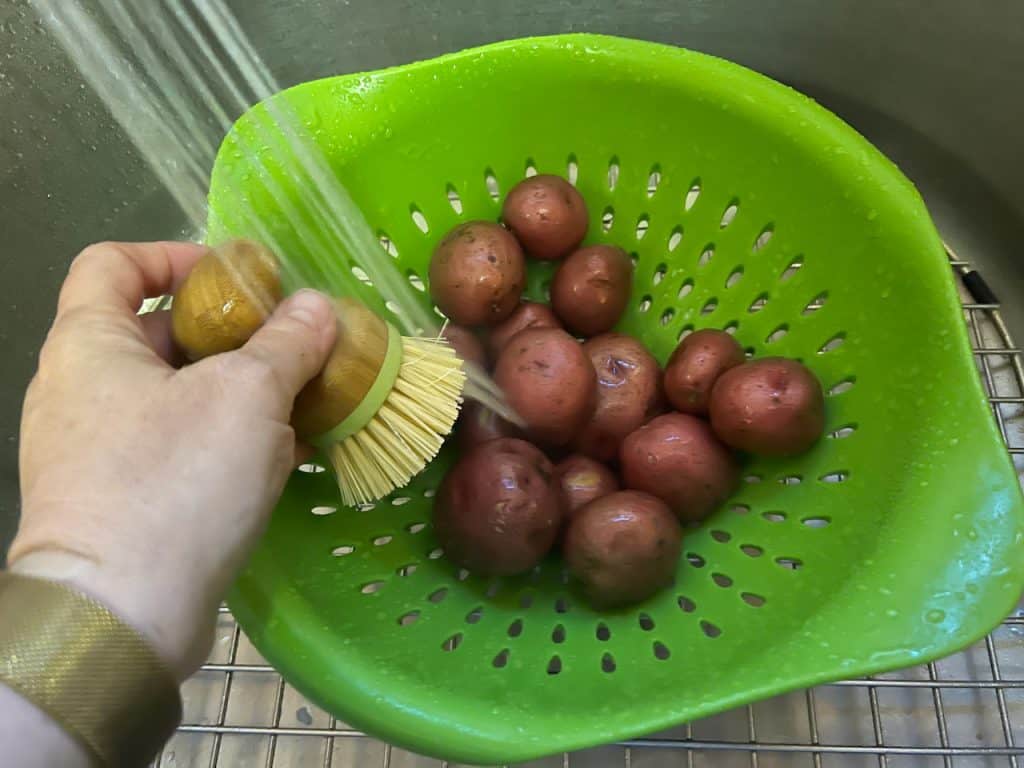 Washing potatoes 