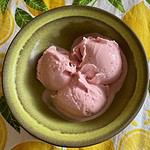 Nonfat Strawberry Frozen Yogurt in a green bowl